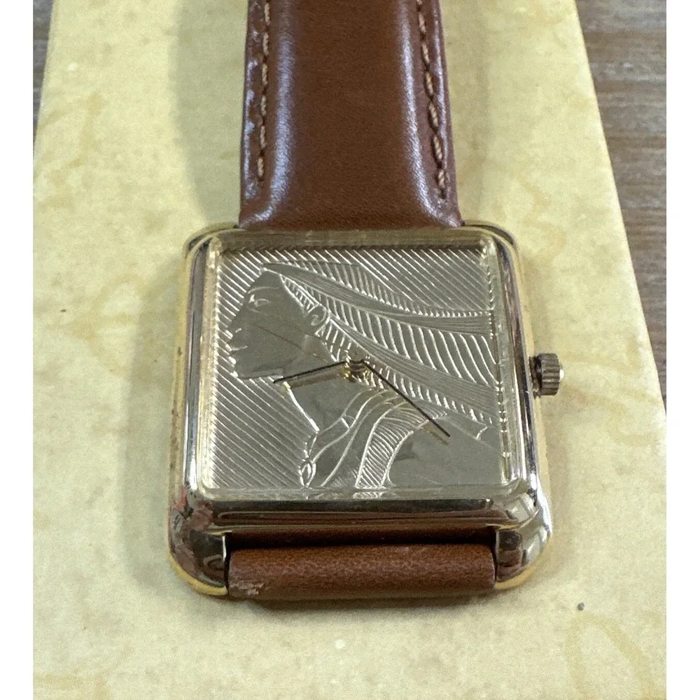 POCAHONTAS, Disney Store GOLD EMBOSSED ULTRA RARE UNISEX CHARACTER WATCH‎